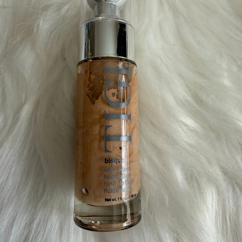 💙3/$20 TIGI Satin Liquid Foundation - Bisque